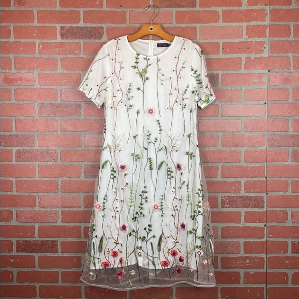 White Embroidered Floral Short-Sleeve Dress
